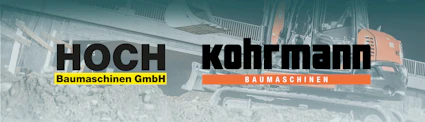 logos von hoch baumaschinen & kohrmann baumaschinen vor einem bagger im einsatz 