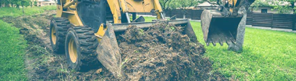 Kompaktlader und Minibagger im Einsatz beim Garten- & Landschaftsbau