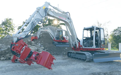 takeuchi bagger auf einer baustelle